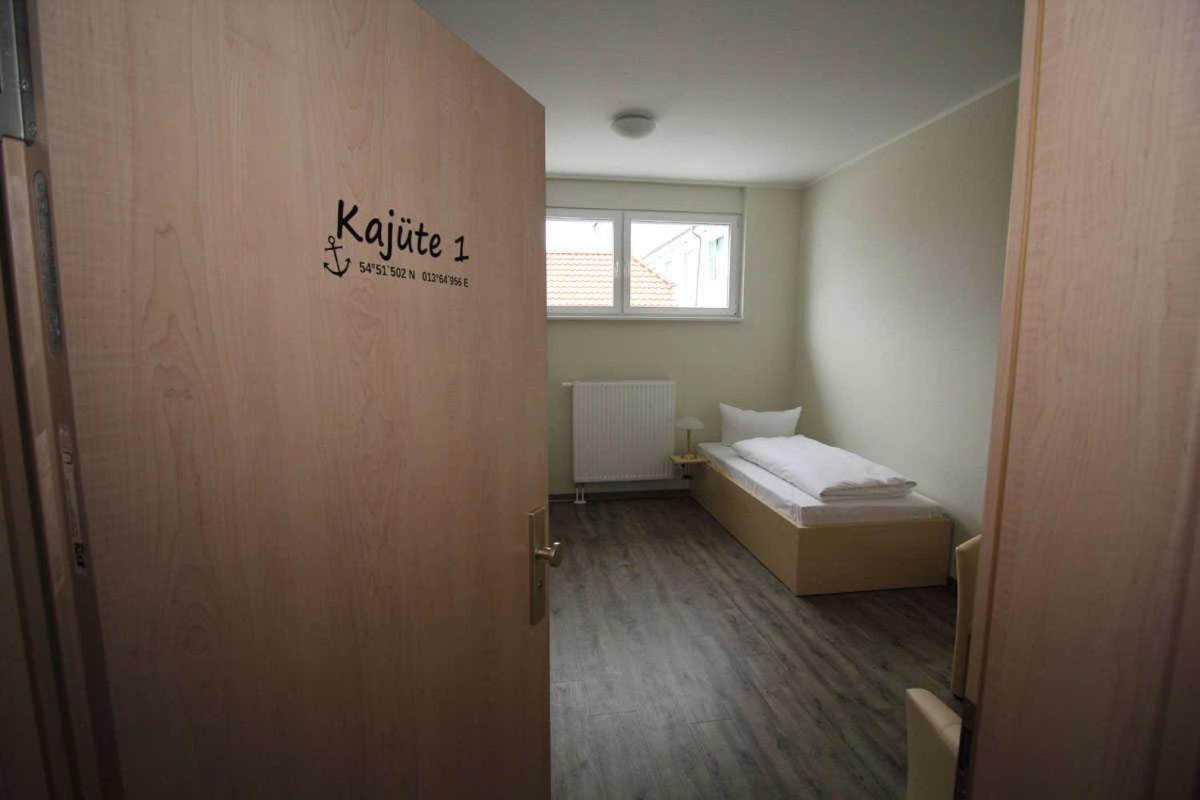 Апартаменты Kutterfisch Kajueten Direkt Im Stadthafen Засниц Экстерьер фото